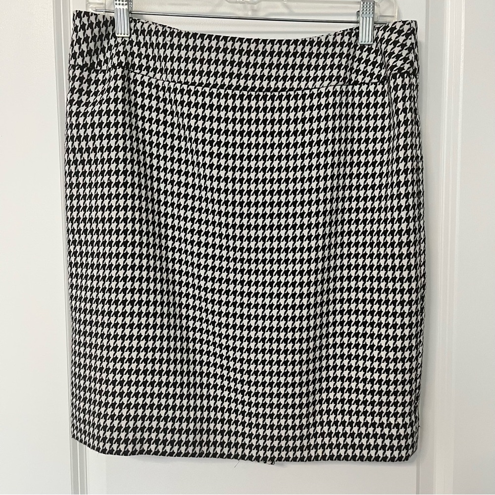 Jones Studio Women's  Classic Black and White Houndstooth Pencil Skirt Sz 6 Cozy